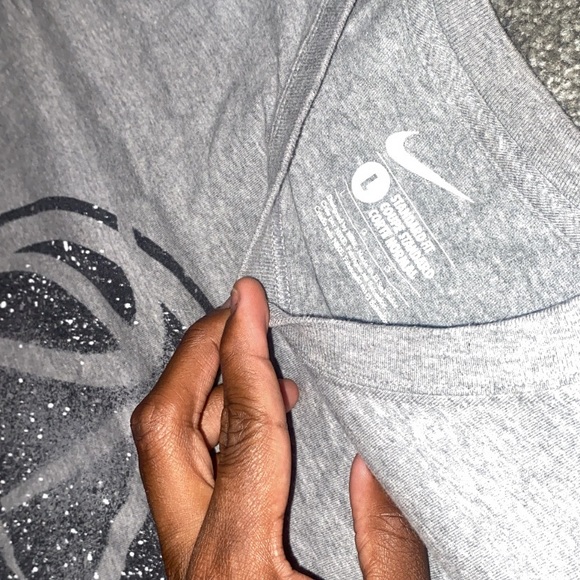 Vintage Nike Basketball Old School Distressed T-Shirt (Size Large) - Picture 2 of 2